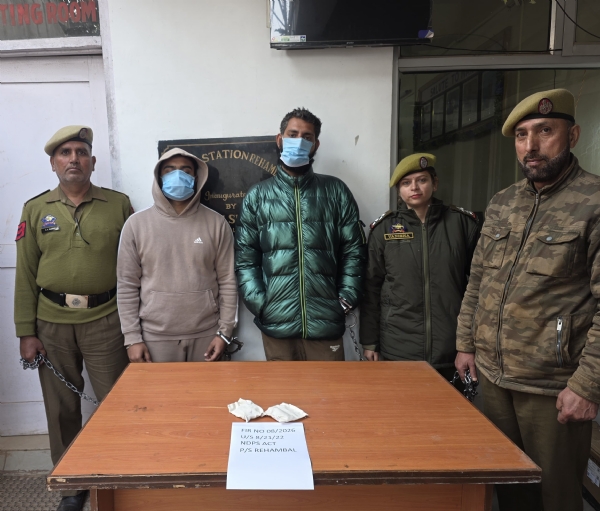 उधमपुर पुलिस ने रेहंबल में हेरोइन के साथ दो कुख्यात नशीले तस्करों को गिरफ्तार किया उधमपुर पुलिस ने रेहंबल में हेरोइन के साथ दो कुख्यात नशीले तस्करों को गिरफ्तार किया