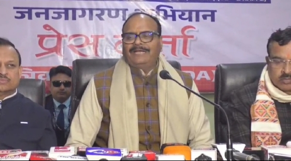 प्रेस वार्ता के दौरान जनकारी देते उप मुख्यमंत्री बृजेश पाठक प्रेस वार्ता के दौरान जनकारी देते उप मुख्यमंत्री बृजेश पाठक