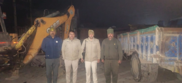 पुलिस द्वारा पकड़े गए वाहन।