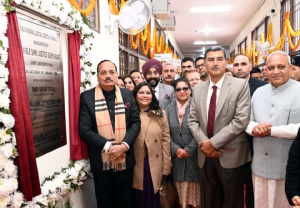 बरवाला में उपमंडल न्यायिक न्यायालय का उद्घाटन करते सीजेआई सूर्यकातं व अन्य न्यायिक अधिकारी। बरवाला में उपमंडल न्यायिक न्यायालय का उद्घाटन करते सीजेआई सूर्यकातं व अन्य न्यायिक अधिकारी।