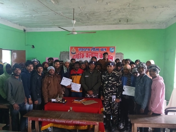 अररिया फोटो:प्रमाण पत्र के बाद ग्रुप फोटो