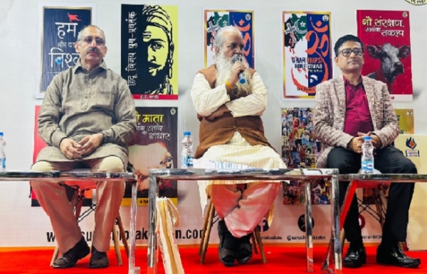 एबीएसपी मंत्री मनोज कुमार और इंद्रप्रस्थ  साहित्य भारती के प्रदेश अध्यक्ष विनोद बब्बर।