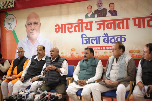 भाजपा प्रदेश अध्यक्ष हेमंत खण्डेलवाल ने रतलाम में वीबी-जी रामजी योजना को लेकर पत्रकार-वार्ता को किया संबोधित