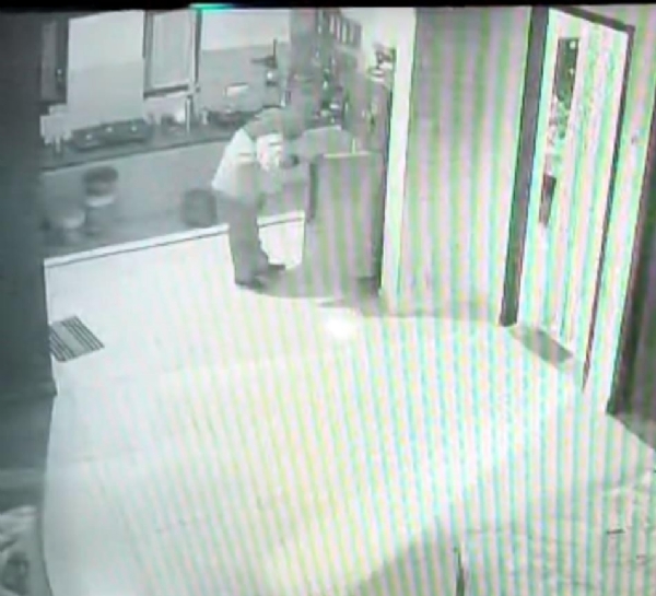 सीसीटीवी में कैद चोरी की वारदात।