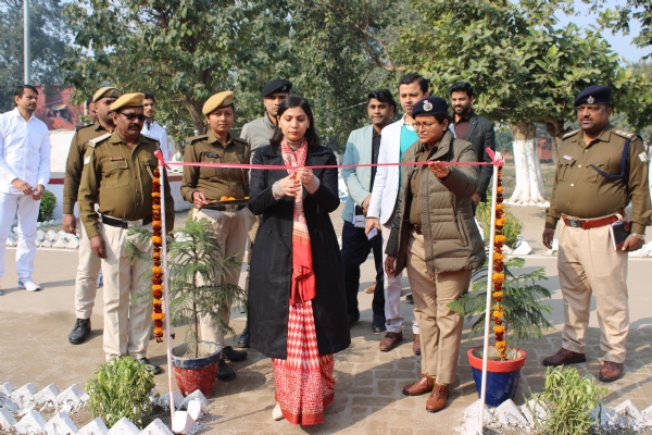 केंद्रीय कारा के कार्यक्रम में जिलाधिकारी साहिला