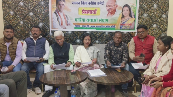 प्रेस कॉन्फ्रेंस में विधायक