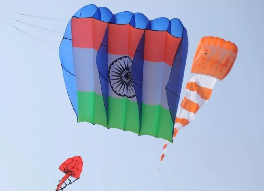 सूरत में आयोजित अंतरराष्ट्रीय पतंग महोत्सव-2026