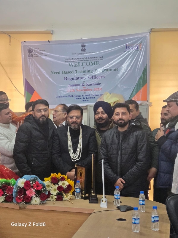 Chemist and Druggist Associations of Jammu, Kathua and Reasi congratulated Rajesh Kumar on his promotion.