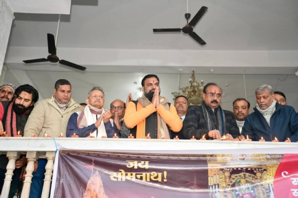 ‎कार्यक्रम में उपमुख्यमंत्री सम्राट चाैधरी दीप जलाने के बाद