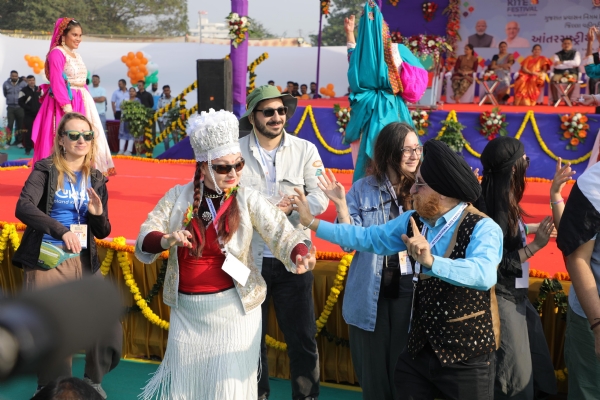 सूरत में आयोजित अंतरराष्ट्रीय पतंग महोत्सव-2026