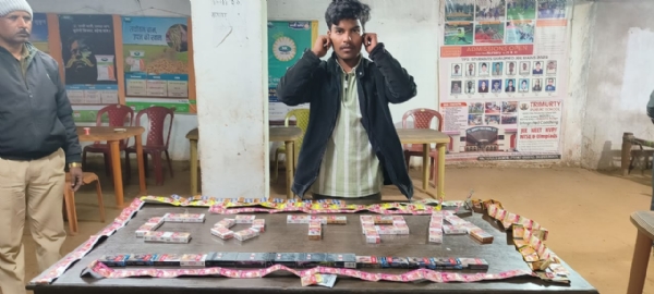 कार्रवाई के दौरान की फोटो।