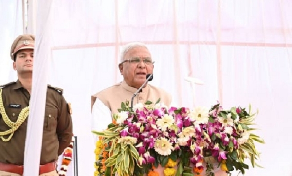 राज्यपाल पटेल ने धरती आबा ग्राम का किया भ्रमण राज्यपाल पटेल ने धरती आबा ग्राम का किया भ्रमण