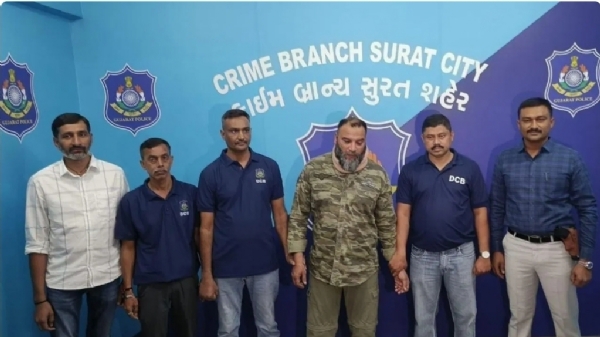 कुख्यात अपराधी राजू ईरानी (रहमान डकैत)सूरत से गिरफ्तार