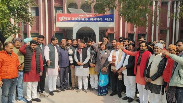 भाजपा कार्यकर्ता पुलिस अधीक्षक कार्यालय पर भाजपा कार्यकर्ता पुलिस अधीक्षक कार्यालय पर