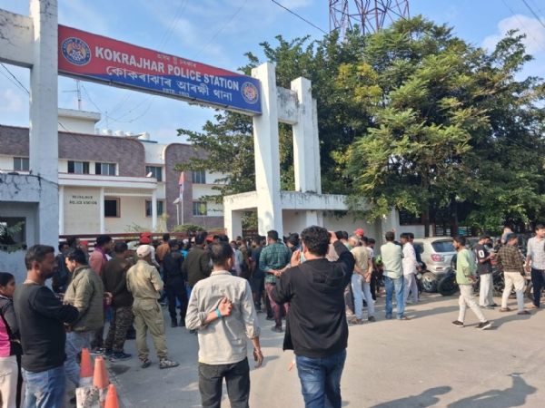 उत्तप्त कोकराझार : कोकराझार सदर थाना घेराव, सड़क जाम ।