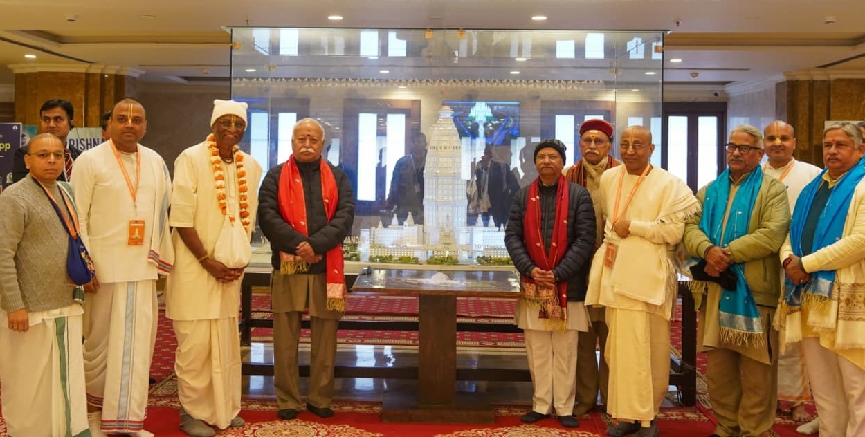 संघ प्रमुख माेहन भागवत चन्द्राेदय मंदिर में शिरकत करते हुए