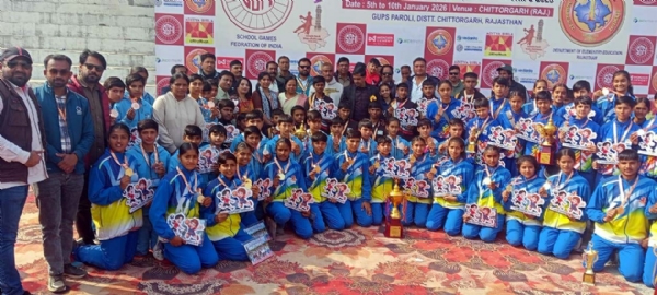 पदक व ट्रॉफी के साथ हरियाणा टीम व कोच। पदक व ट्रॉफी के साथ हरियाणा टीम व कोच।