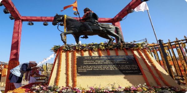 प्रधानमंत्री नरेन्द्र मोदी ने सोमनाथ में मंदिर के लिए योगदान देने वाले वीरों को दी श्रद्धांजलि