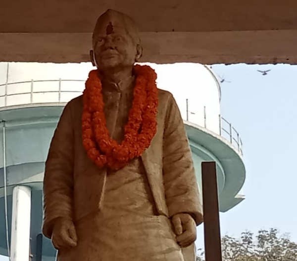 घंटाघर स्थित शास्त्रीजी की प्रतिमा पर श्रद्धांजलि कार्यक्रम। घंटाघर स्थित शास्त्रीजी की प्रतिमा पर श्रद्धांजलि कार्यक्रम।