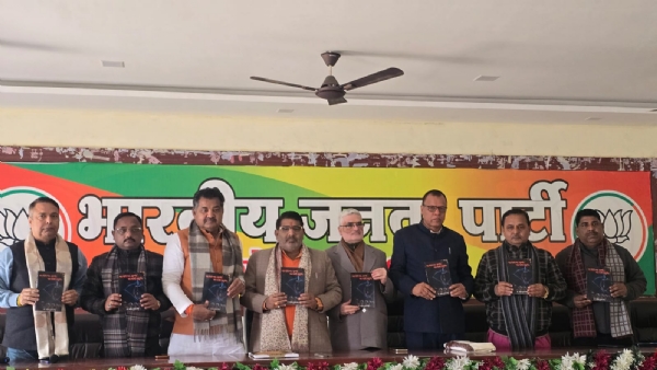_डॉ. राजीव कुमार मिश्र द्वारा लिखित पुस्तक “ यत्र योगेश्वर: कृष्णो यत्र पार्थो धनुर्धर: का क्षेत्रीय अध्यक्ष ने किया विमोचन _डॉ. राजीव कुमार मिश्र द्वारा लिखित पुस्तक “ यत्र योगेश्वर: कृष्णो यत्र पार्थो धनुर्धर: का क्षेत्रीय अध्यक्ष ने किया विमोचन