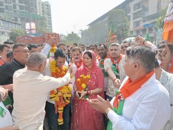 चुनाव प्रचार के दौरान भाजपा प्रत्याशी। चुनाव प्रचार के दौरान भाजपा प्रत्याशी।