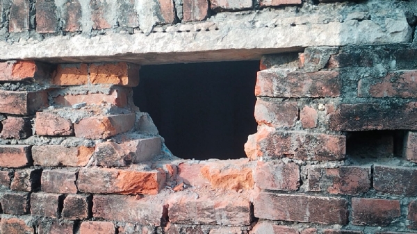 कंपोजिट दुकान में सेंधमारी।