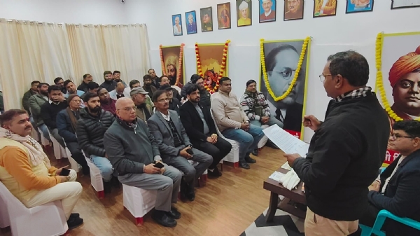 न्याय परामर्श केंद्र बुद्धि विहार में स्व-अध्याय मंडल के मुख्य विषय “आयकर अधिनियम, 2025” पर गोष्ठी में उपस्थित वक्ता।