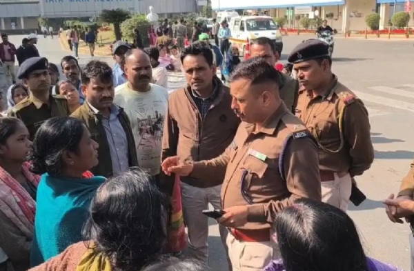 टीएमएच में परिजनों का हंगामा