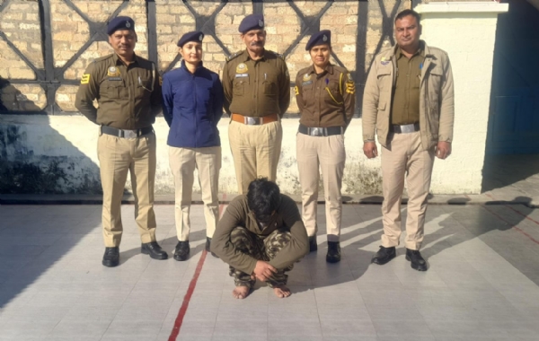 चिट्टे के साथ पकड़ा गया आरोपी।