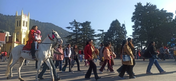 शिमला में सैलानी