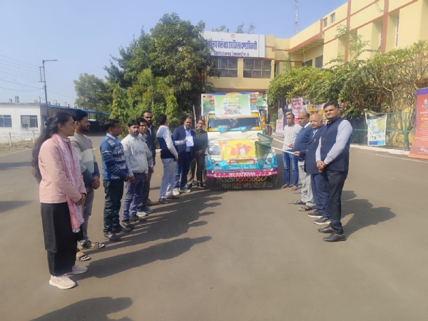 कृषि रथ को किया रवाना, गठित दल कृषकों को देगा जानकारी