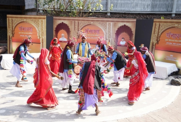 मप्र जनजातीय संग्रहालय में नृत्य और गायन की हुई प्रस्‍तुति