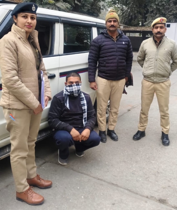 पुलिस गिरफ्त में किशोरी के साथ छेड़छाड़ करने वाला रिश्तेदार पुलिस गिरफ्त में किशोरी के साथ छेड़छाड़ करने वाला रिश्तेदार