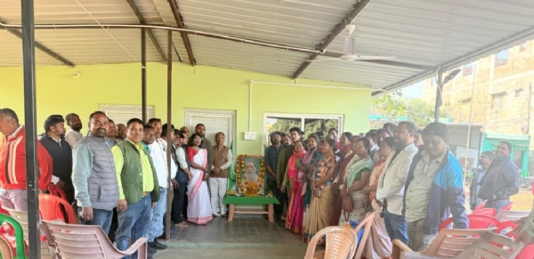 स्वर्गीय शिबू सोरेन की जयंती पर झामुमो जिला समिति ने किया नमन