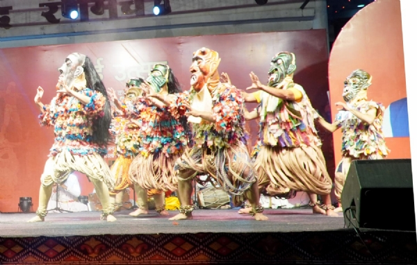 मध्यप्रदेश की धरती पर बिखरी सिरमौर के गिरिपार की हाटी संस्कृति,जनजातीय मड़ई उत्सव में छाया गिरिपार के हाटी लोकनृत्यों का जादू मध्यप्रदेश की धरती पर बिखरी सिरमौर के गिरिपार की हाटी संस्कृति,जनजातीय मड़ई उत्सव में छाया गिरिपार के हाटी लोकनृत्यों का जादू