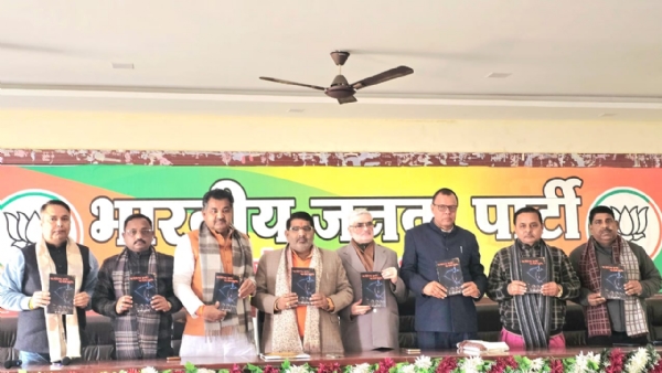 _डॉ. राजीव कुमार मिश्र द्वारा लिखित पुस्तक “ यत्र योगेश्वर: कृष्णो यत्र पार्थो धनुर्धर: का क्षेत्रीय अध्यक्ष ने किया विमोचन _डॉ. राजीव कुमार मिश्र द्वारा लिखित पुस्तक “ यत्र योगेश्वर: कृष्णो यत्र पार्थो धनुर्धर: का क्षेत्रीय अध्यक्ष ने किया विमोचन