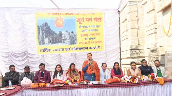 कटारमल सूर्य मंदिर में सूर्य पर्व मेले में शामिल हुईं कैबिनेट मंत्री।