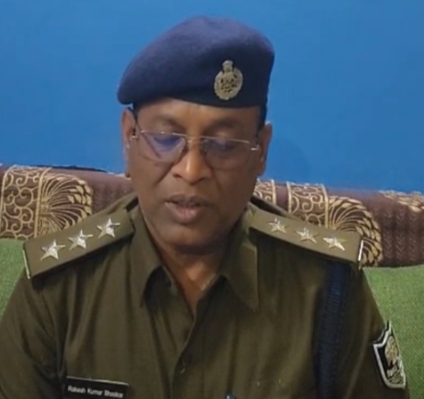 जानकारी देते पुलिस उपाधीक्षक