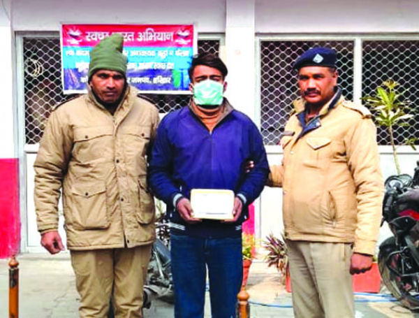 पुलिस गिरफ्त में आरोपित