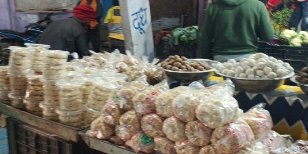 तिल, गुड़ और लाई की खुशबू के संग मकर संक्रांति का स्वागत