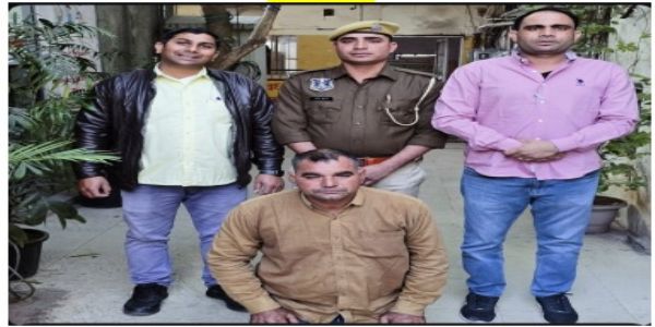 फर्जी थानेदार बनकर ठगी करने वाला गिरफ्तार