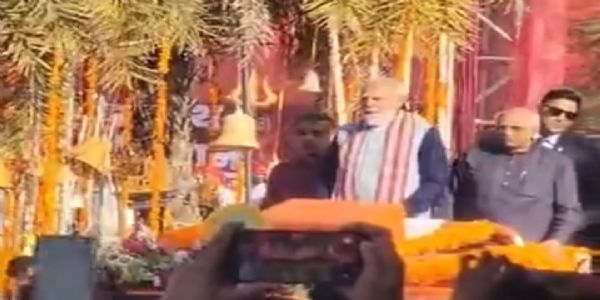 सोमनाथ में प्रधानमंत्री मोदी की 108 अश्वों के साथ शौर्य यात्रा