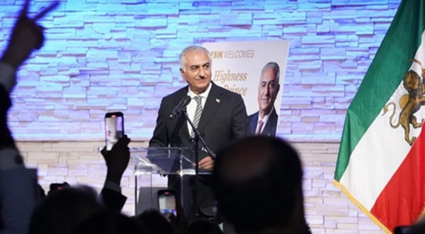 ईरान के पूर्व शाह के पुत्र रेजा पहलवी। रेजा पहलवी निर्वासित हैं। फोटो- एक्स@ रेजा पहलवी