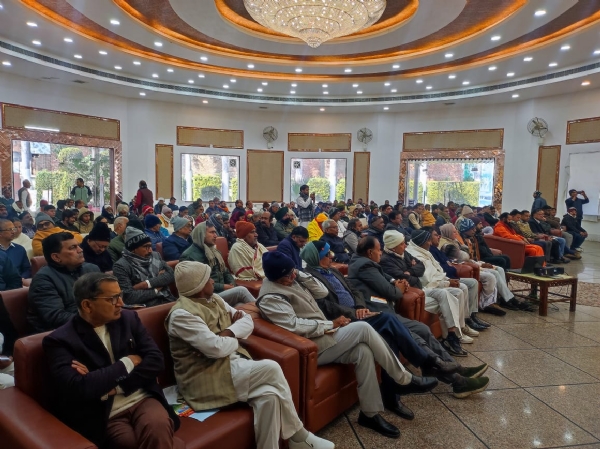 संगोष्ठी में भाग लेते जिले के गणमान्य लोग।