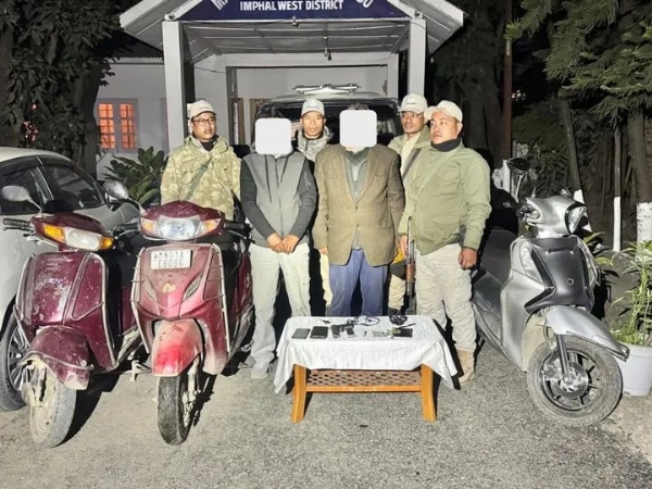 इम्फाल में फायरिंग मामले में गिरफ्तार दो उग्रवादियों की तस्वीर।