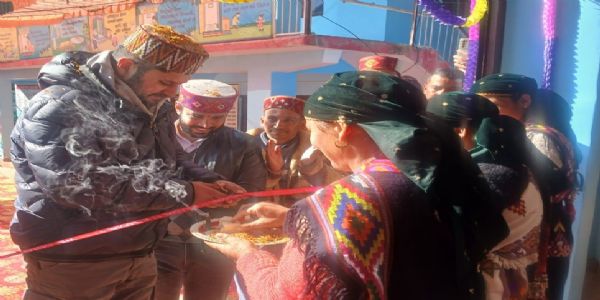 उपायुक्त ने बरोट में किया अपना पुस्तकालय का शुभारंभ, मंडी में बनेगी नई जिला लाइब्रेरी:अपूर्व देवगन