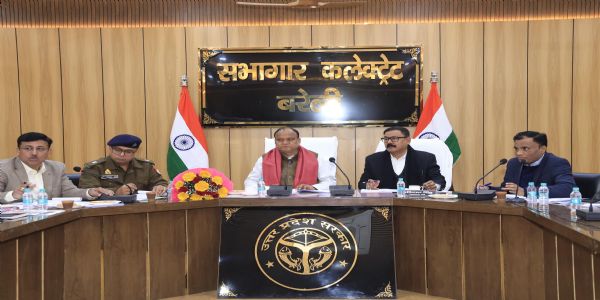 बरेली में सड़क सुरक्षा पर सांसद ने अधिकारियों को दिए कड़े निर्देश