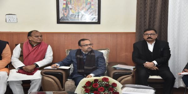 बरेली में प्रभारी मंत्री का सपा पर हमला, बोले– ईवीएम और संवैधानिक संस्थाओं पर झूठ फैलाकर कर रही राजनीति