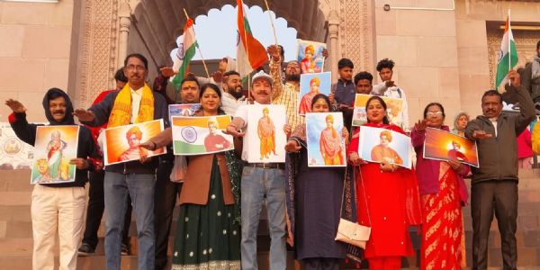 वाराणसी: स्वामी विवेकानंद की जयंती पर नमामि गंगे ने दिया स्वच्छता का मंत्र