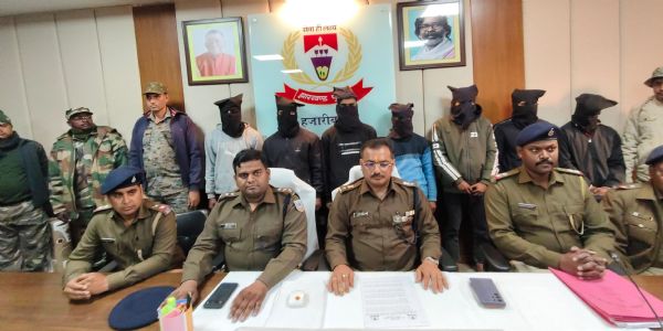 इन्द्रपुरी चौक युवक हत्याकांड का खुलासा, 7 अभियुक्त गिरफ्तार, तलवार व बेसबॉल बैट बरामद